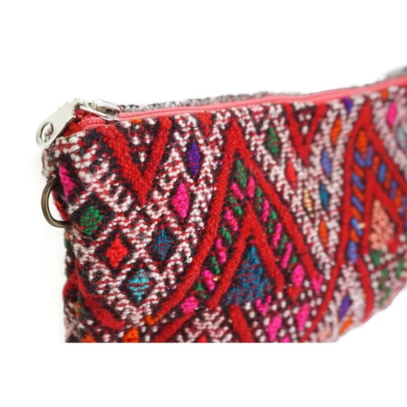 Vintage Kilim Clutch Bag: Moroccan Handmade Crossbody Purse - Picture 4 of 8
